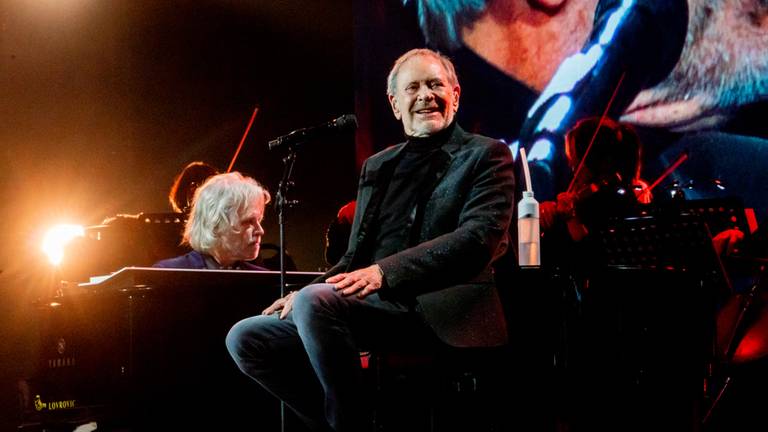 Rob de Nijs, met aan de piano Frank Jansen uit Roosendaal. Foto: Jaap Reedijk