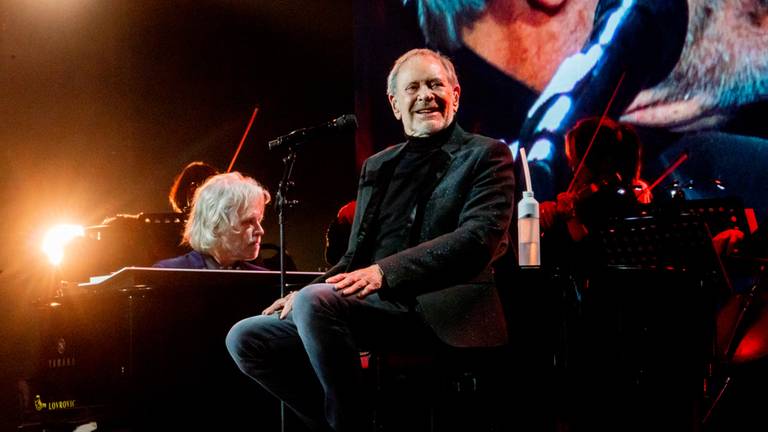 Rob de Nijs, met aan de piano Frank Jansen uit Roosendaal. Foto: Jaap Reedijk