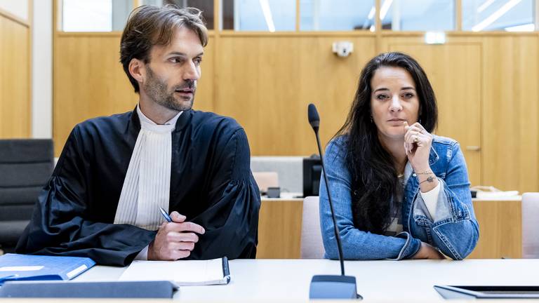 Advocaat Sebas Diekstra en Nicole Kremers in de rechtbank Breda. (Foto: ANP)