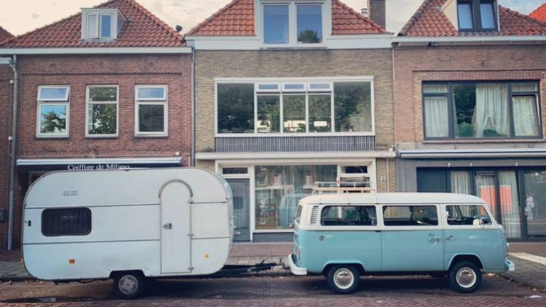 De caravan met de Volkswagenbus. (Foto: Frank Sins)