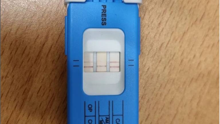 Een drugstest van de politie (foto: Politie Maashorst Oss Oost).
