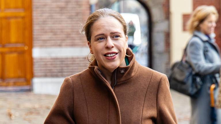 Minister Schouten op het Binnenhof (foto: ANP / Hollandse Hoogte / Sandra Uittenbogaart)