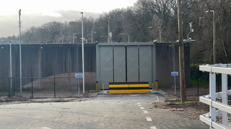 De nieuwe poort aan de andere kant van de PI Vught (foto: Megan Hanegraaf)