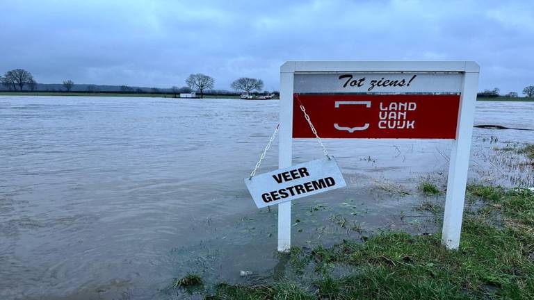 De pont tussen Cuijck en Middelaar is uit de vaart gehaald. Foto: SK-Media