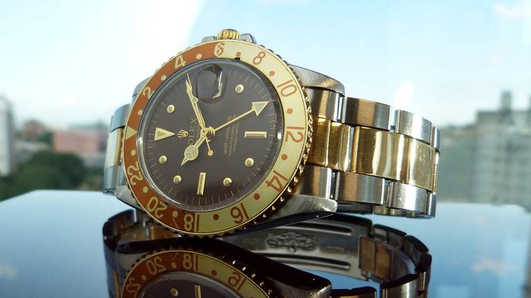 Uitzendkracht keert subsidie uit en koopt er dure telefoons en Rolex van