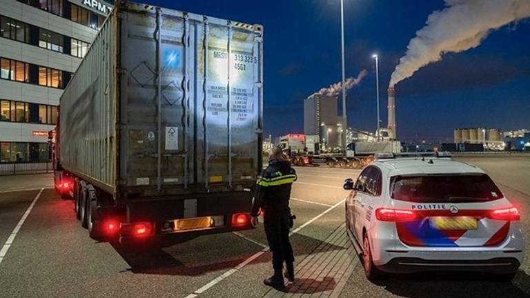 Een cokelading wordt onderschept (foto: politie.nl).