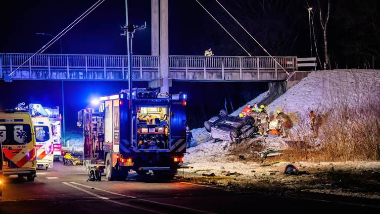 Auto vliegt over rotonde N269: dode en zwaargewonde