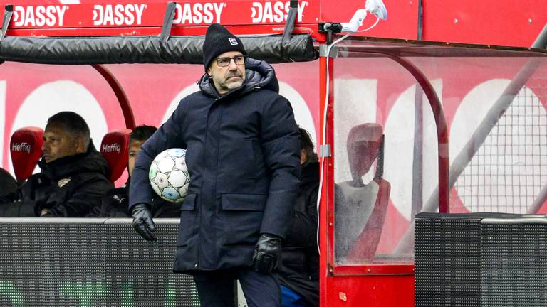 Trainer Peter Bosz zag de zegereeks van zijn PSV eindigen in de Galgenwaard in Utrecht (foto: ANP / Olaf Kraak).