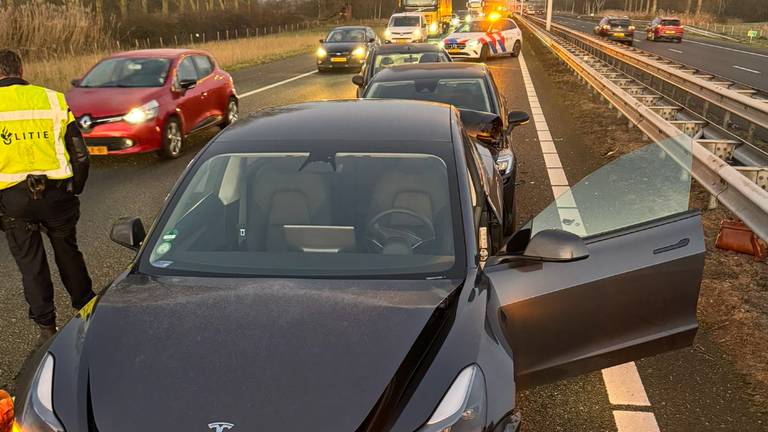 Monsterfile op de A58 nadat zes auto's op elkaar botsen