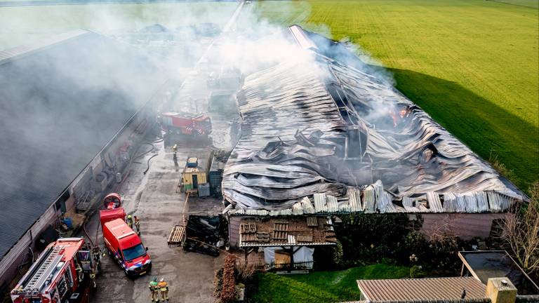Schuurbrand Terheijden: bekijk hier de dronebeelden