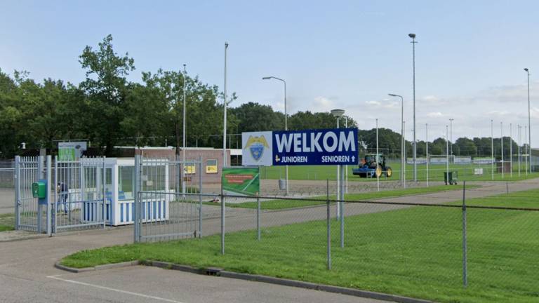 De ingang van het sportpark in Dinteloord (foto: Google Streetview).