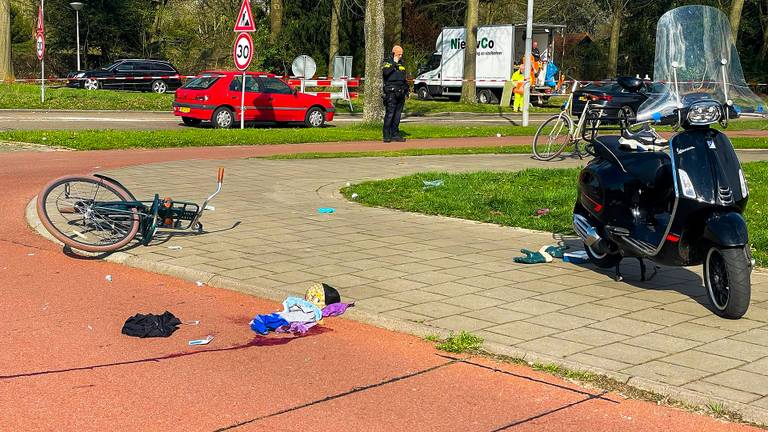 De man leek willekeurig op de tiener in te steken (foto: SQ Vision).
