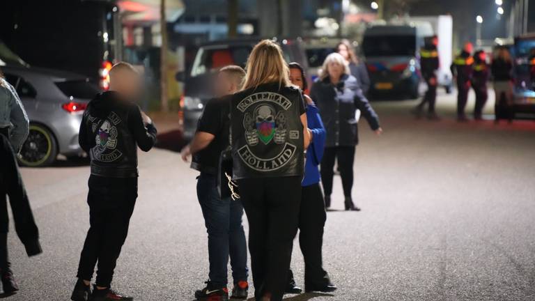 Arrestatieteam zoekt wapens bij motorclub, maar stuit op kinderfeestje