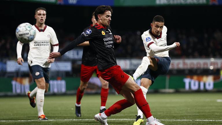 Mauro Júnior schiet raak tegen Excelsior (foto: ANP/Pieter Stam de Jonge).