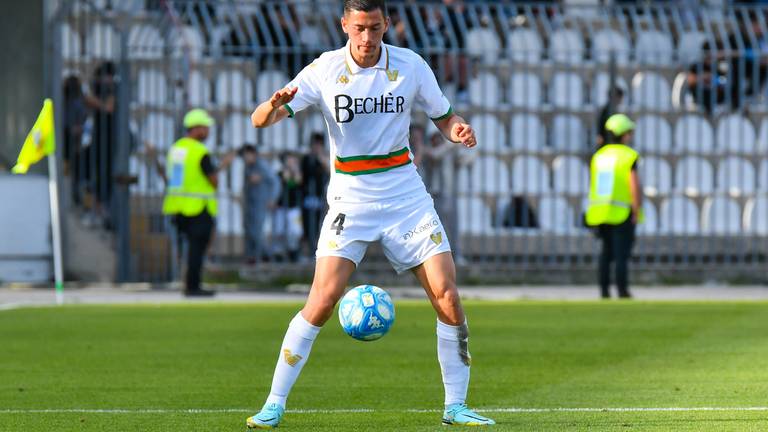 Jay Idzes in het shirt van Venezia FC (foto: Andrea Iommarini/NurPhoto/Shutterstock (14423353ar). 