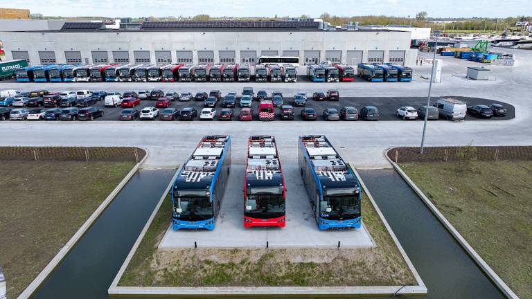 De nieuwe busfabriek van VDL in het Begische Roeselare (foto: ANP).