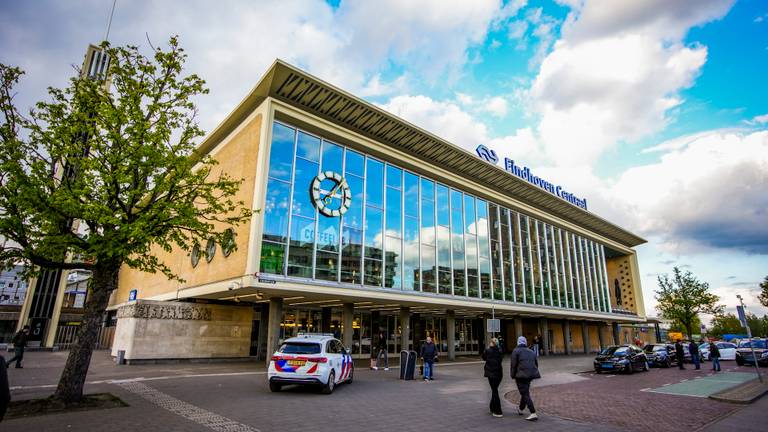 Veel politie op de been na gewapende beroving op station, man opgepakt