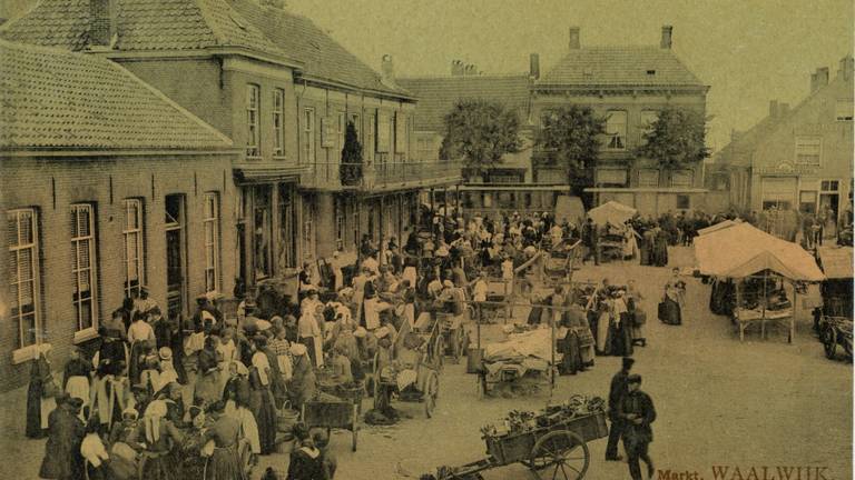 De markt in Waalwijk (Bron: Frans van Lierop).