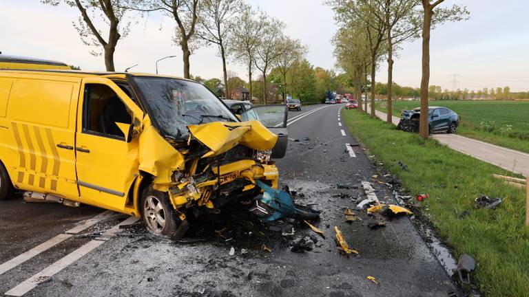 Bij de botsing raakten meerdere betrokkenen gewond (foto: SK-Media).