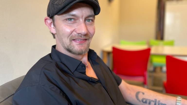 John zit klem in de daklozenopvang: 'Ik wil mijn leven terug' 