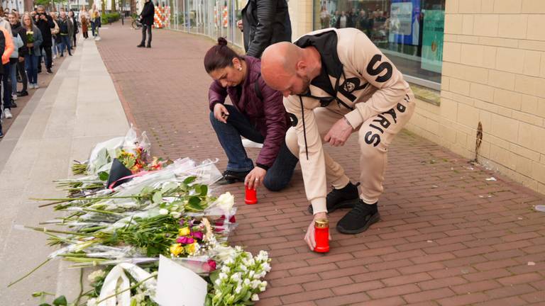 Eerder deze week werden er bloemen gelegd tijdens een stille tocht (foto: Harrie Grijseels/SQ Vision).