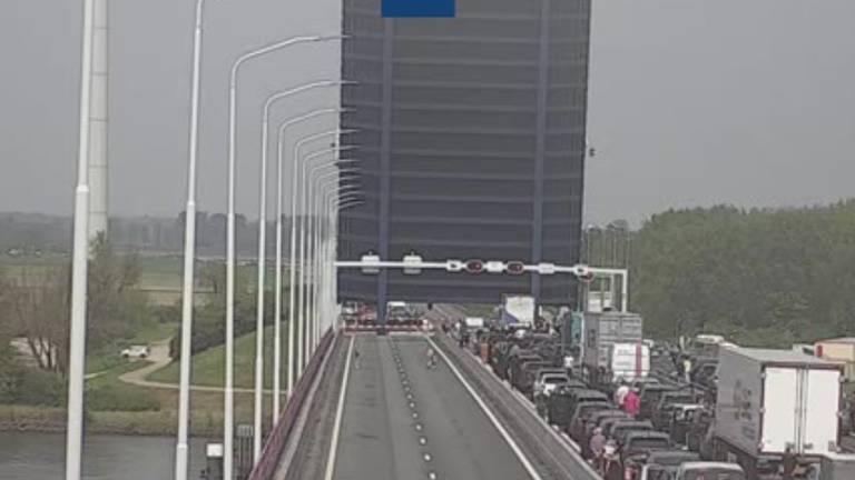 Storing bij Haringvlietbrug, bestuurders anderhalf uur lang in hitte