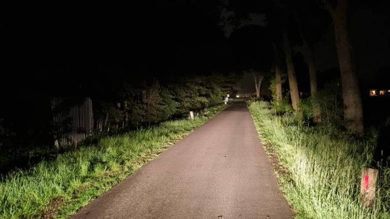 De agenten vonden aan de Ooftweg in Deurne iets anders dan ze verwacht hadden (foto: Facebook politie Helmond).