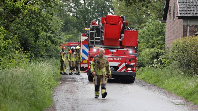 Schuur door brand verwoest (Foto: Christian Traets/SQ Vision)