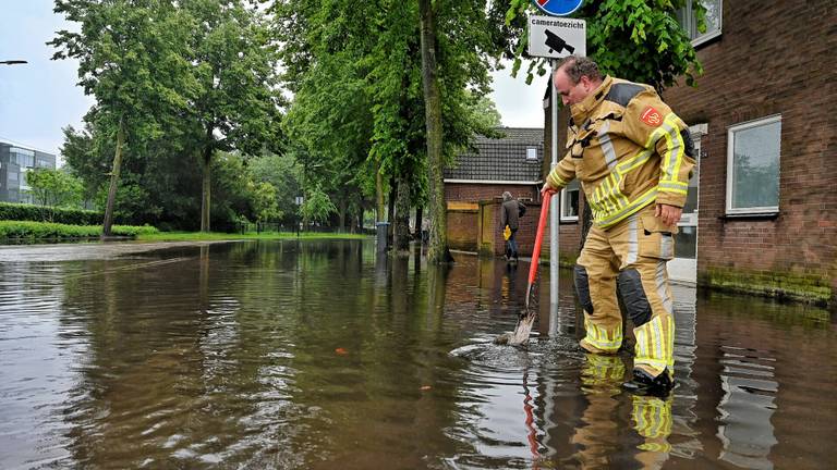 In Oisterwijk liepen de straten onder water (foto: Toby de Kort/SQ Vision). 