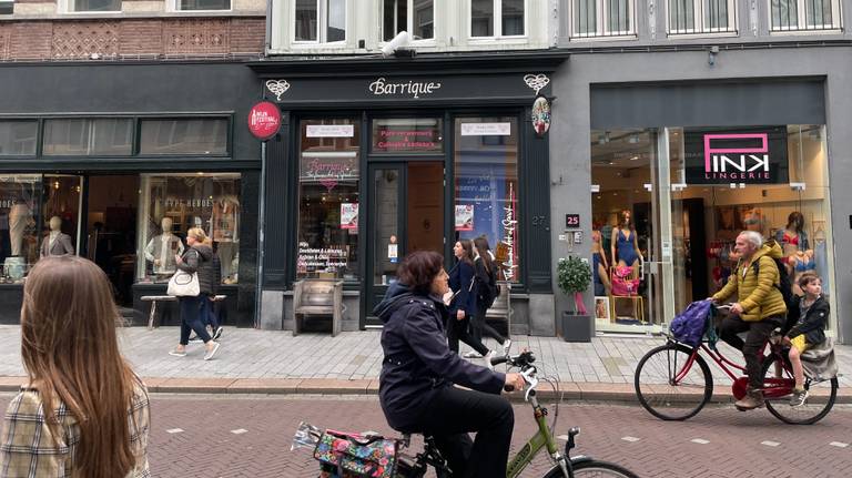 Drukte in de Vughterstraat in Den Bosch (Foto: René van Hoof)