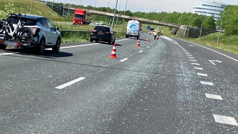 Het glas op de A58 (foto: Rijkswaterstaat).