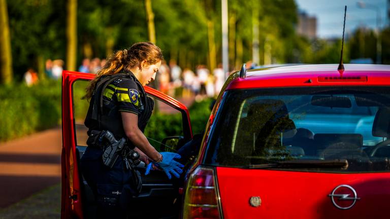 De auto waarbij de persoon is neergeschoten (foto: SQ Vision). 