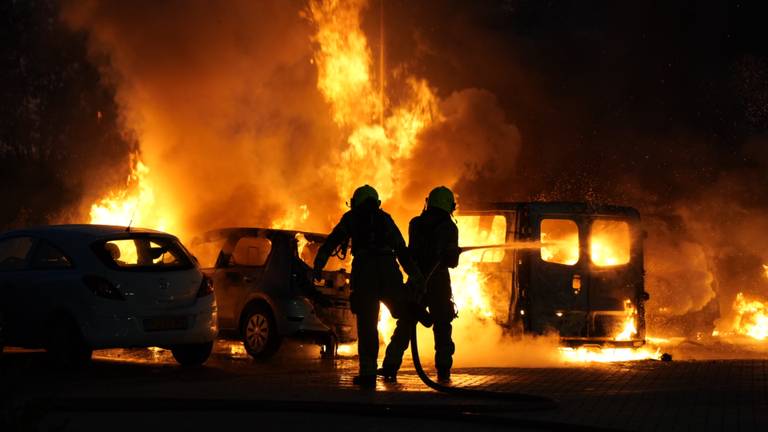 De brand was zelfs in Kaatsheuvel te zien (foto: Erik Haverhals)