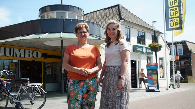 Mira verkoopt tabak naast haar supermarkt: ‘Niet om rijk van te worden’