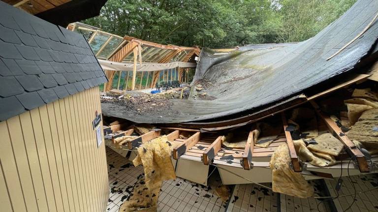 Dak van zwembad op vakantiepark van Peter Gillis ingestort