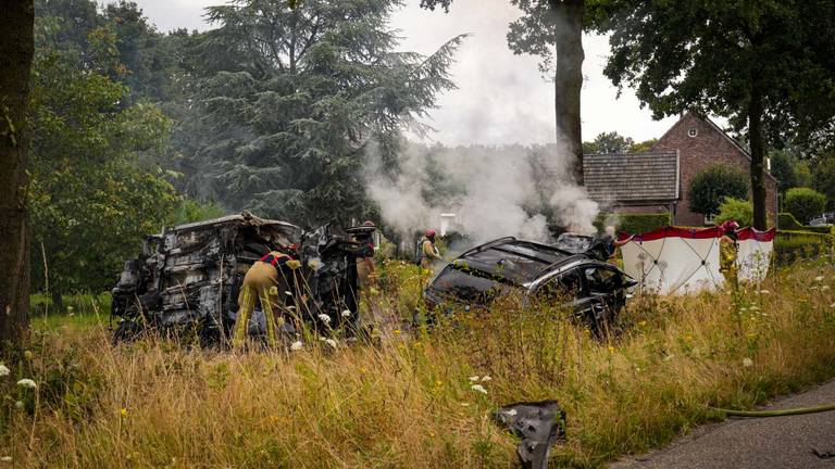 Er kwam nog een tijd rook uit de auto's (foto: SQ Vision).