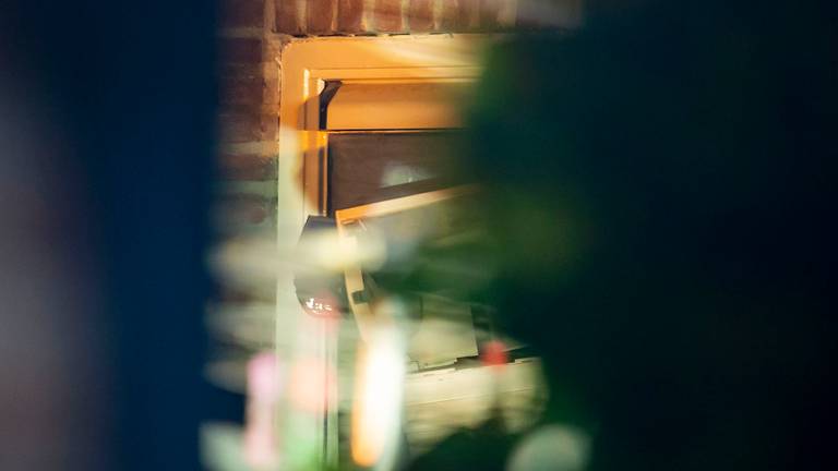 Buurtbewoners zijn klaar met onrust na explosies en brand bij huis