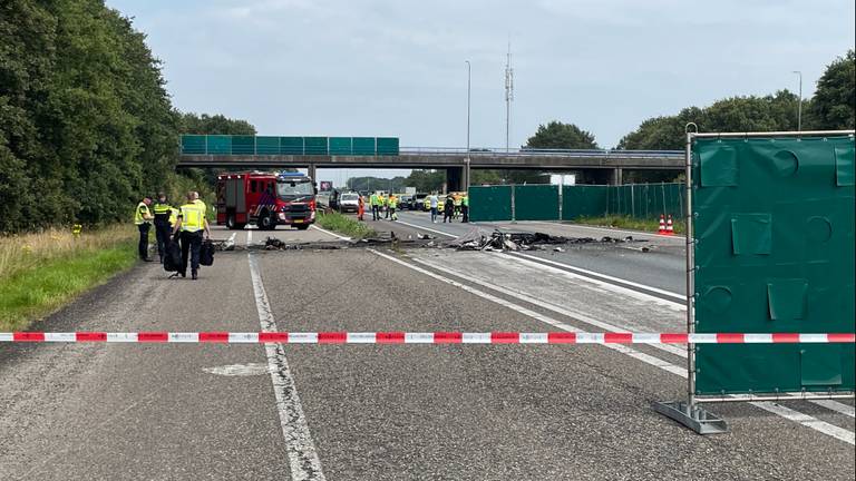 Om de plek van de crash zijn schermen gezet (foto: Robert te Veele).