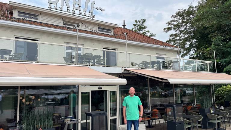 Werkzaamheden aan de dijk hebben grote impact op Joeps restaurant (foto: Megan Hanegraaf).