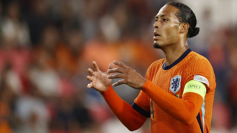 Virgil van Dijk was gisteren weer gewoon aanvoerder van Oranje (foto: ANP / Maurice van Steen).