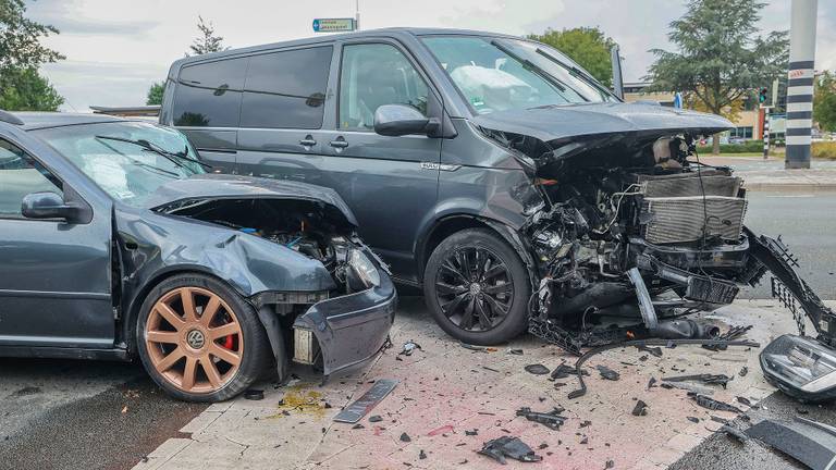 Frontale botsing in Veldhoven (foto: Rico Vogels / SQ Vision).