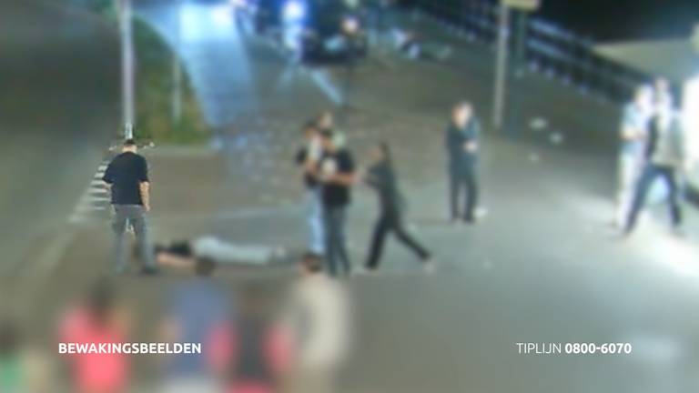 Het slachtoffer ligt op de grond (foto: Bureau Brabant)