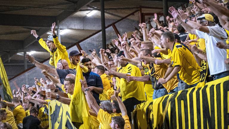 Supporters van NAC Breda tijdens een wedstrijd (Foto: ANP).