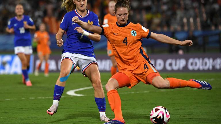 Veerle Buurman afgelopen donderdag in actie voor het Nederlands elftal onder de 20 tijdens het WK in Colombia (foto: ANP).