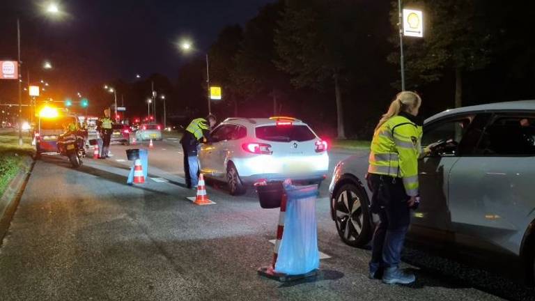 De politiecontrole in Helmond (foto: politie Helmond).