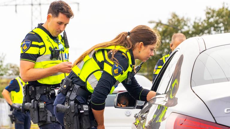 Grote politiecontrole in Oss (foto: Gabor Heeres / SQ Vision).