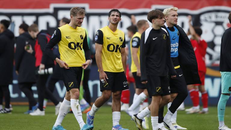 Sauer en Staring balen na het eindsignaal in De Grolsch Veste (Foto: ANP).