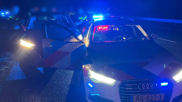 Jongens scheuren over snelweg tijdens achtervolging door politie