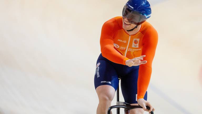 Harrie Lavreysen hier eerder deze zondag op de baan in Ballerup (foto: ANP / Iris van den Broek).