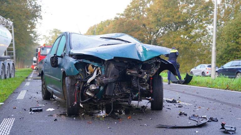 Tweetal vlucht na veroorzaken ongeluk op N65: verdachte opgepakt
